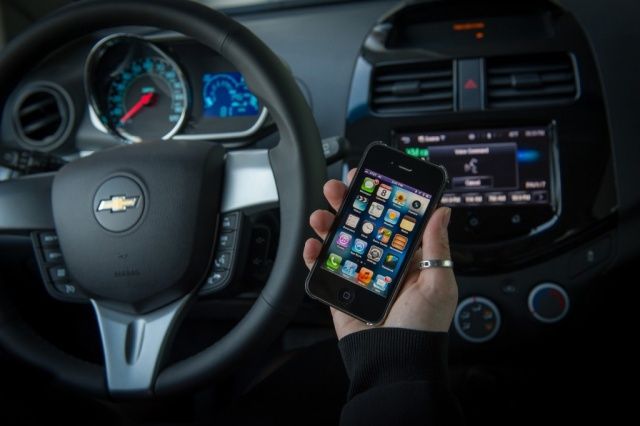GM finally makes it safe to use Siri at the wheel.