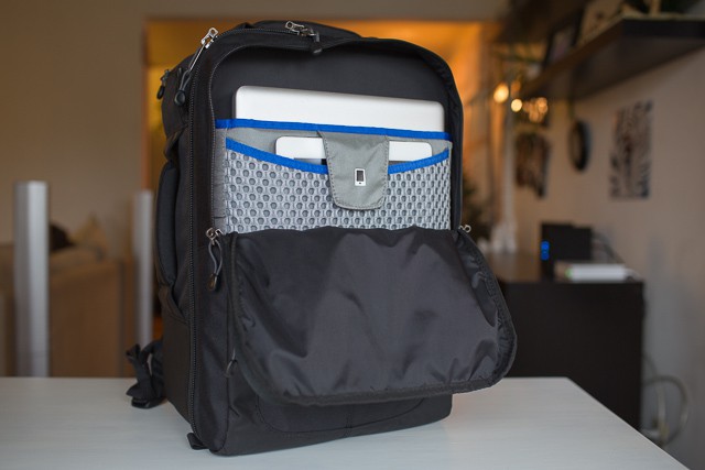 Airport Commuter: A Compact Camera Bag With Space For Your Macbook And Your  Ipad [Review] | Cult Of Mac