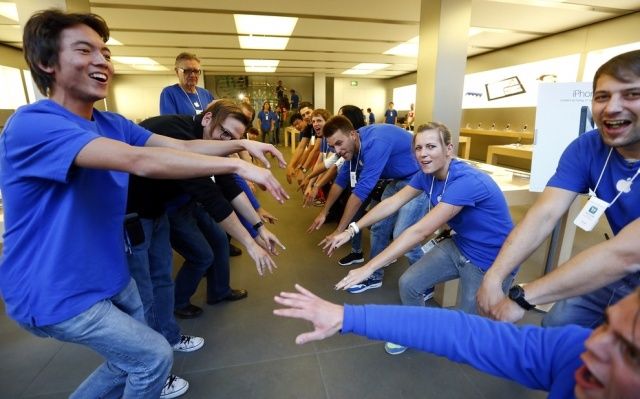 Apple Store hype