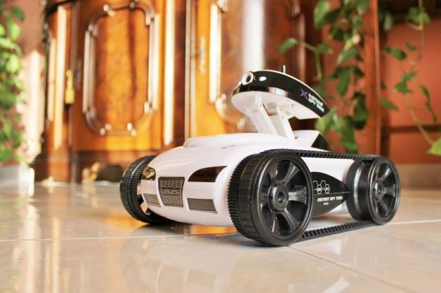 ispy-tank-iphone-controlled-spy-tank-1