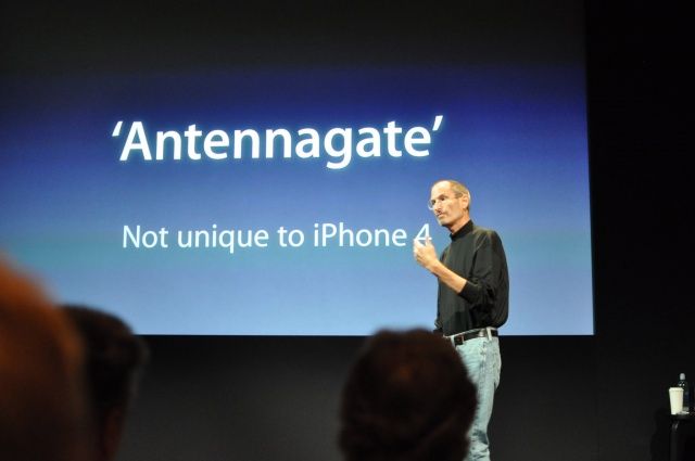 os-apple-iphone-antenna-lawsuit-apple-settles--001