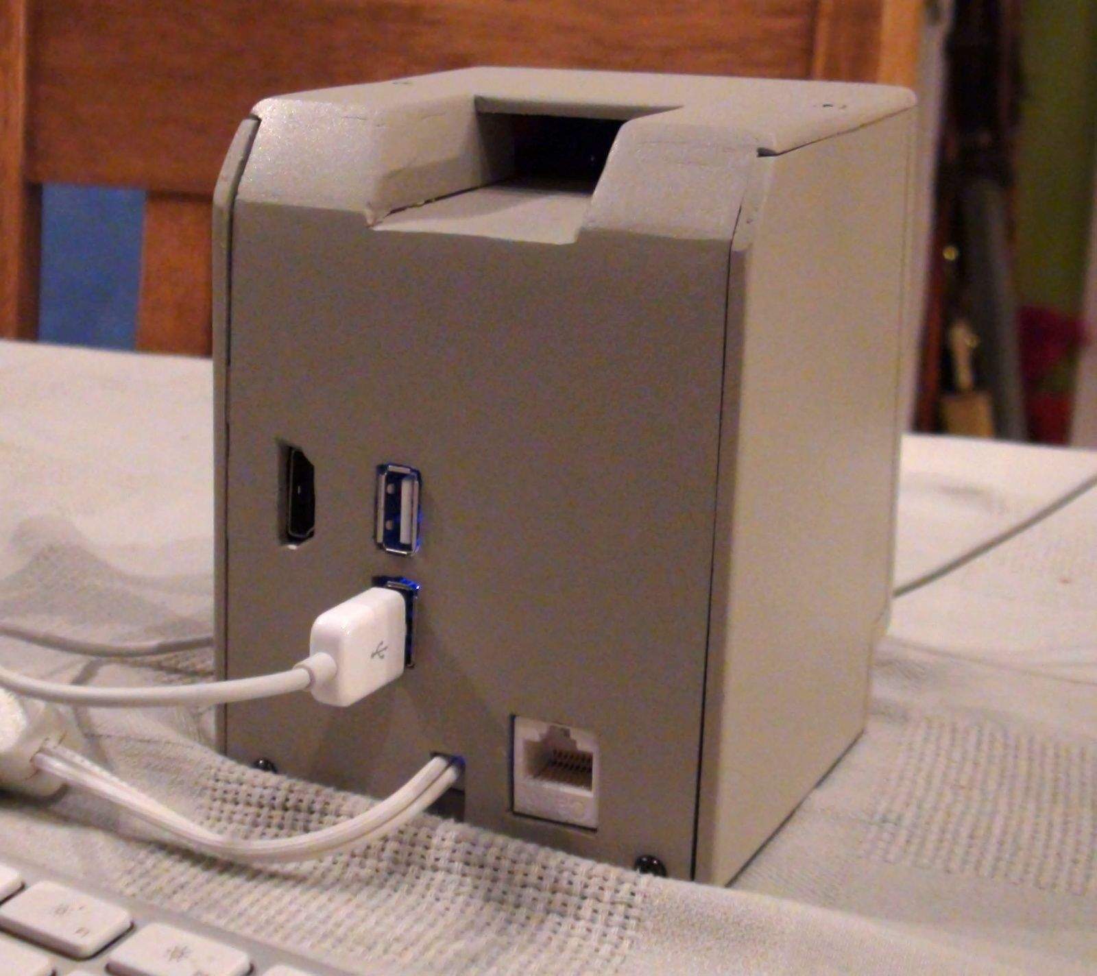 MiniMac-backcase