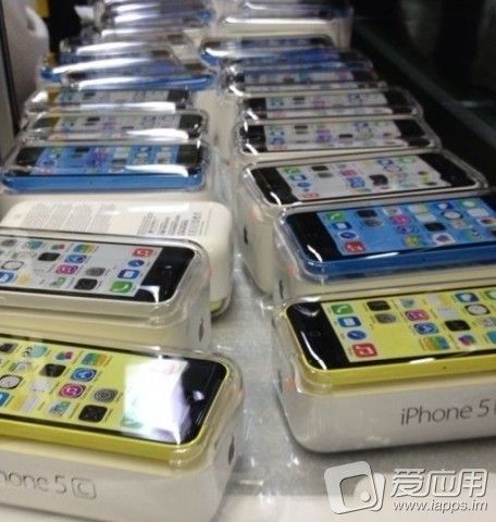 Leaked shots show that the 5C will be packaged like the iPod touch.
