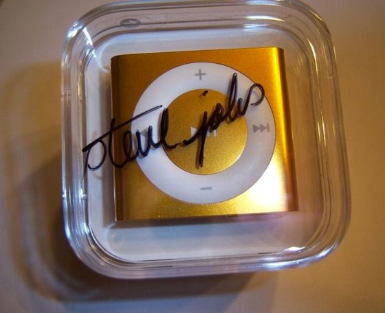 steve_jobs_signed_shuffle