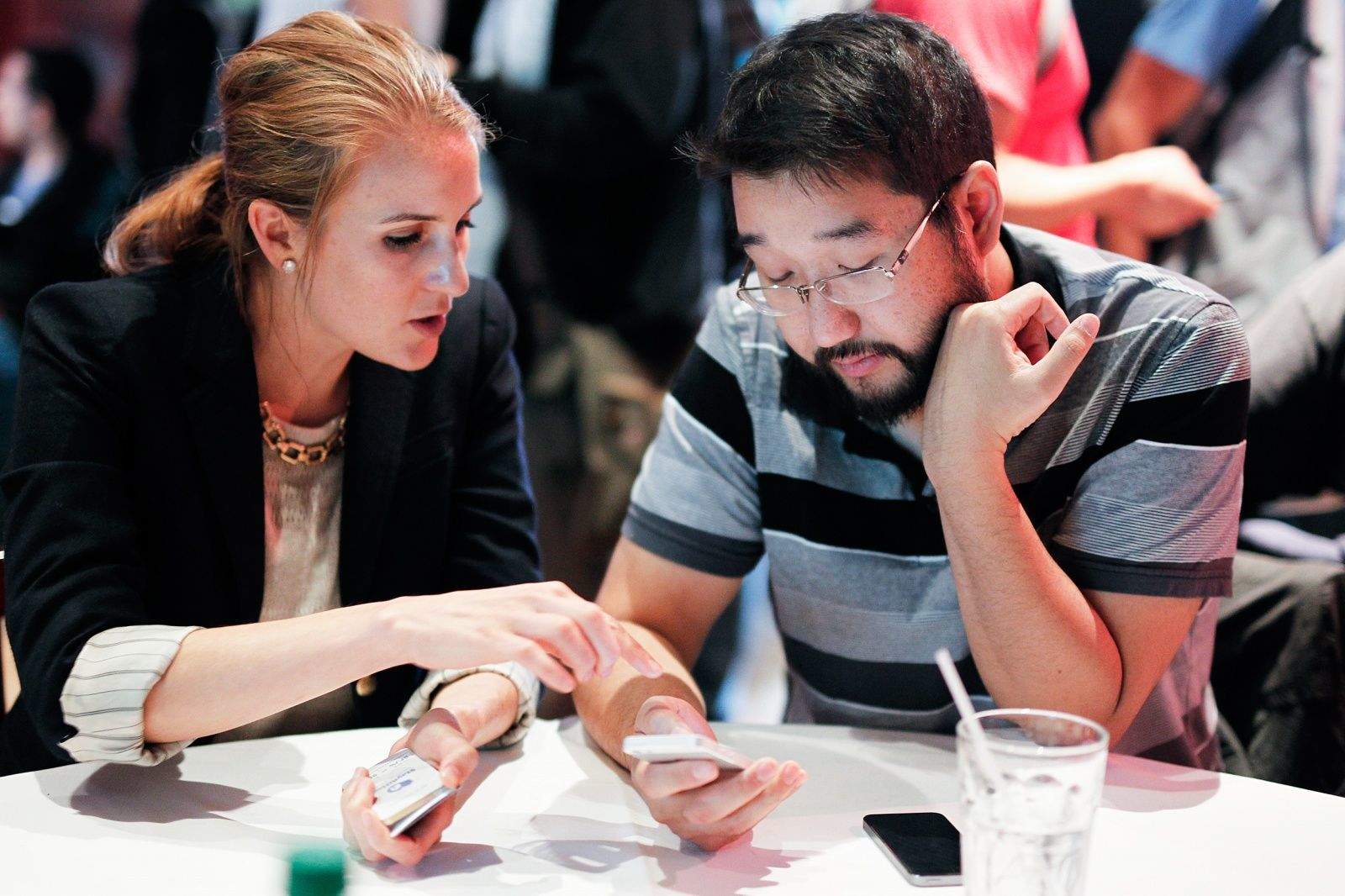 Arnold Kim, of MacRumors, listens as a developer explains her app at the AltConf Journalist Pitch Lab in San Francisco, CA, June 3, 2014. Photo: Jim Merithew/Cult of Mac
