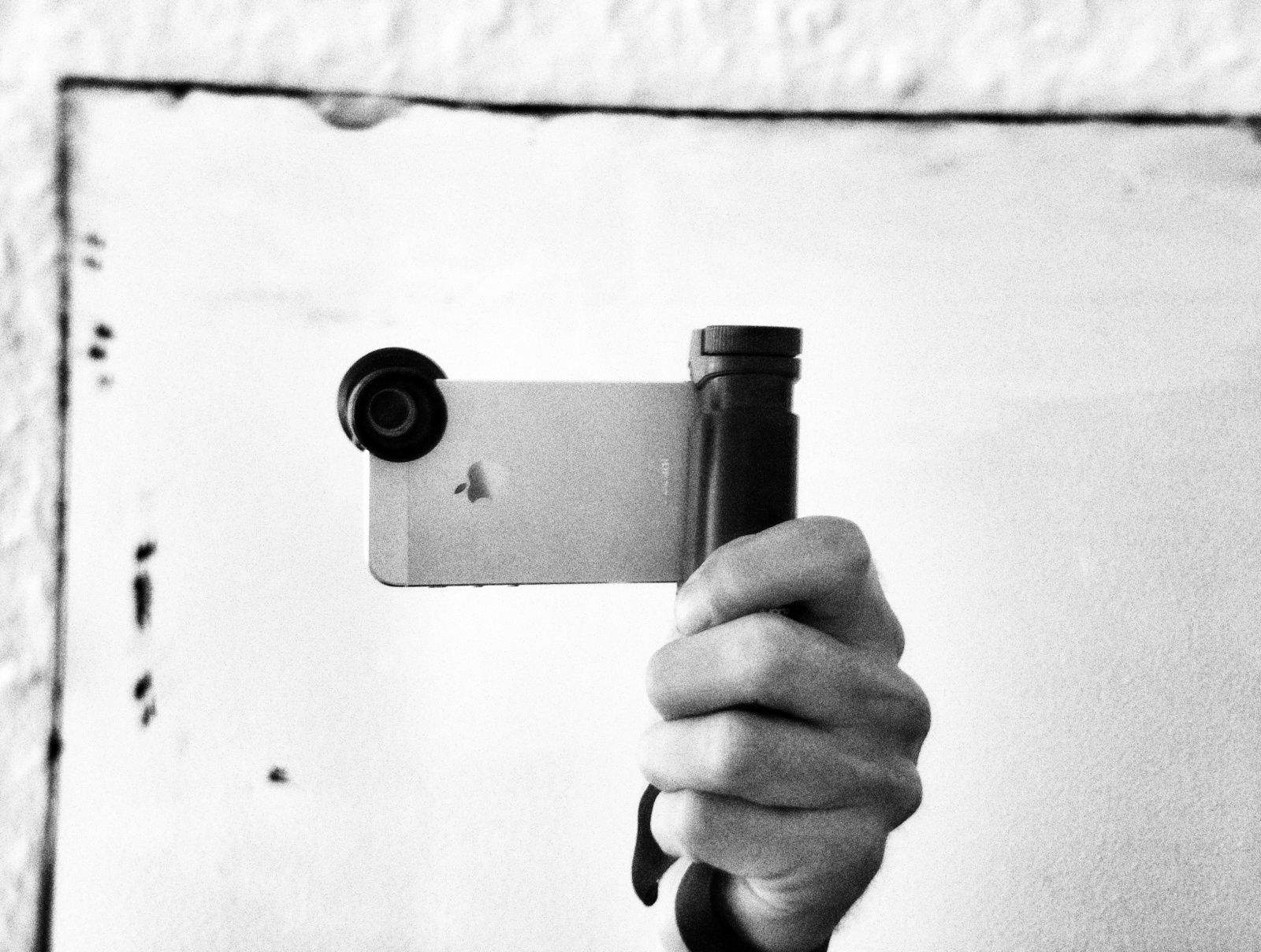 One handed-selfies are now even easier. Photos Charlie Sorrel/Cult of Mac