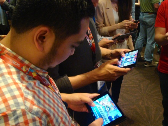 Playing WARP with several other journos at E3. Photo: Rob LeFebvre/Cult of Mac