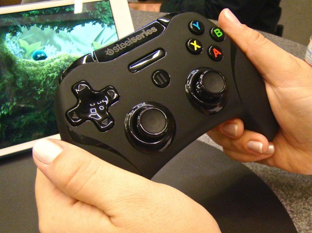 This is a truly console-sized gaming controller. Photo: Rob LeFebvre/Cult of Mac