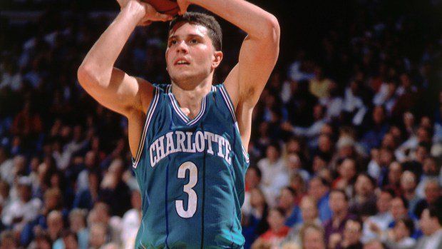 Former NBA player Rex Chapman has been charged with stealing $14,000 worth of goods from his local Apple Store.