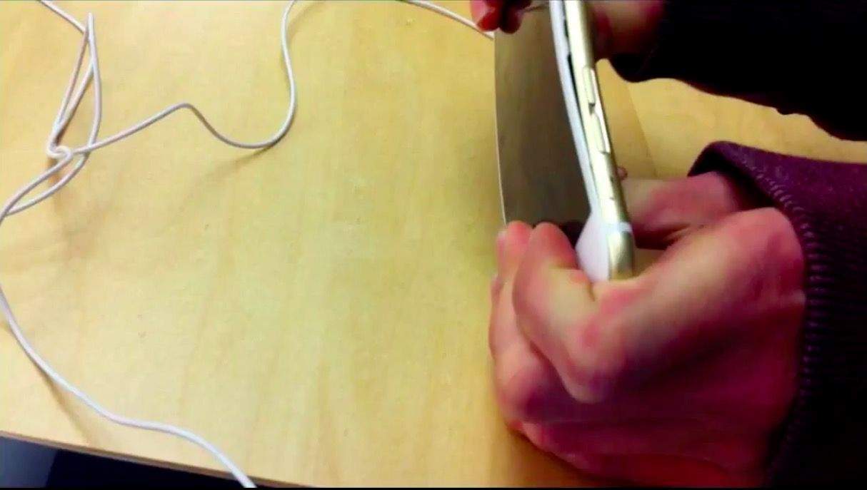 Bending an iPhone 6 Plus at the Apple Store is a stupid idea. Screenshot: Killian Bell/Cult of Mac