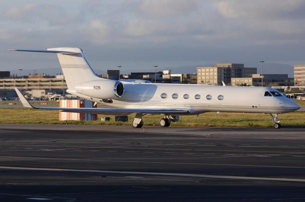 Steve Jobs's private Gulfstream jet on the runway at TK. Photo: Rich Snyder.