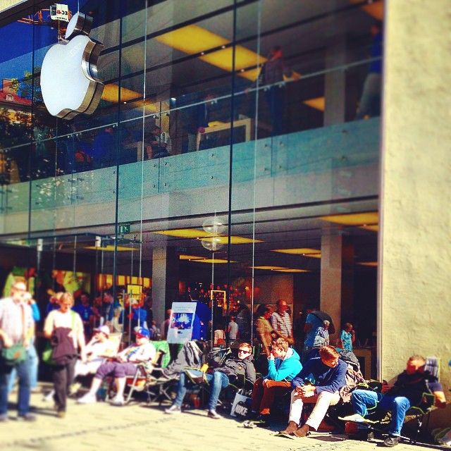 This line looks fun at the Apple Store in Munich, Germany.  width=