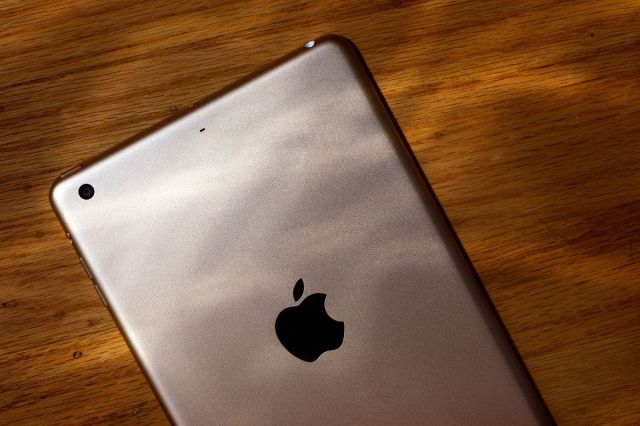 iPad sales are slowing. Photo: Jim Merithew/Cult of Mac