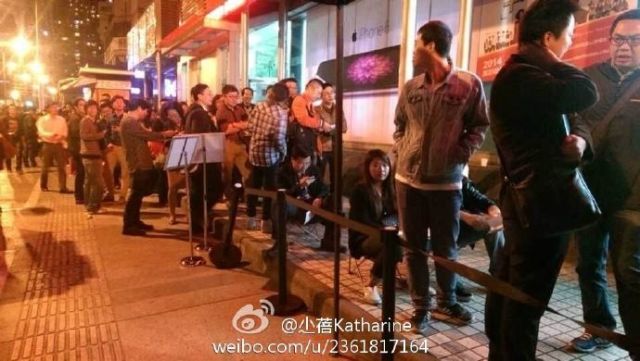 Queues-across-China-at-midnight-as-iPhone-6-launches-photo-3