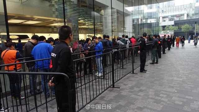 Queues-across-China-at-midnight-as-iPhone-6-launches-photo-6