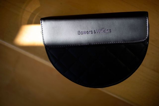 Bowers & Wilkins P7 headphones. Photo: Jim Merithew/Cult of Mac