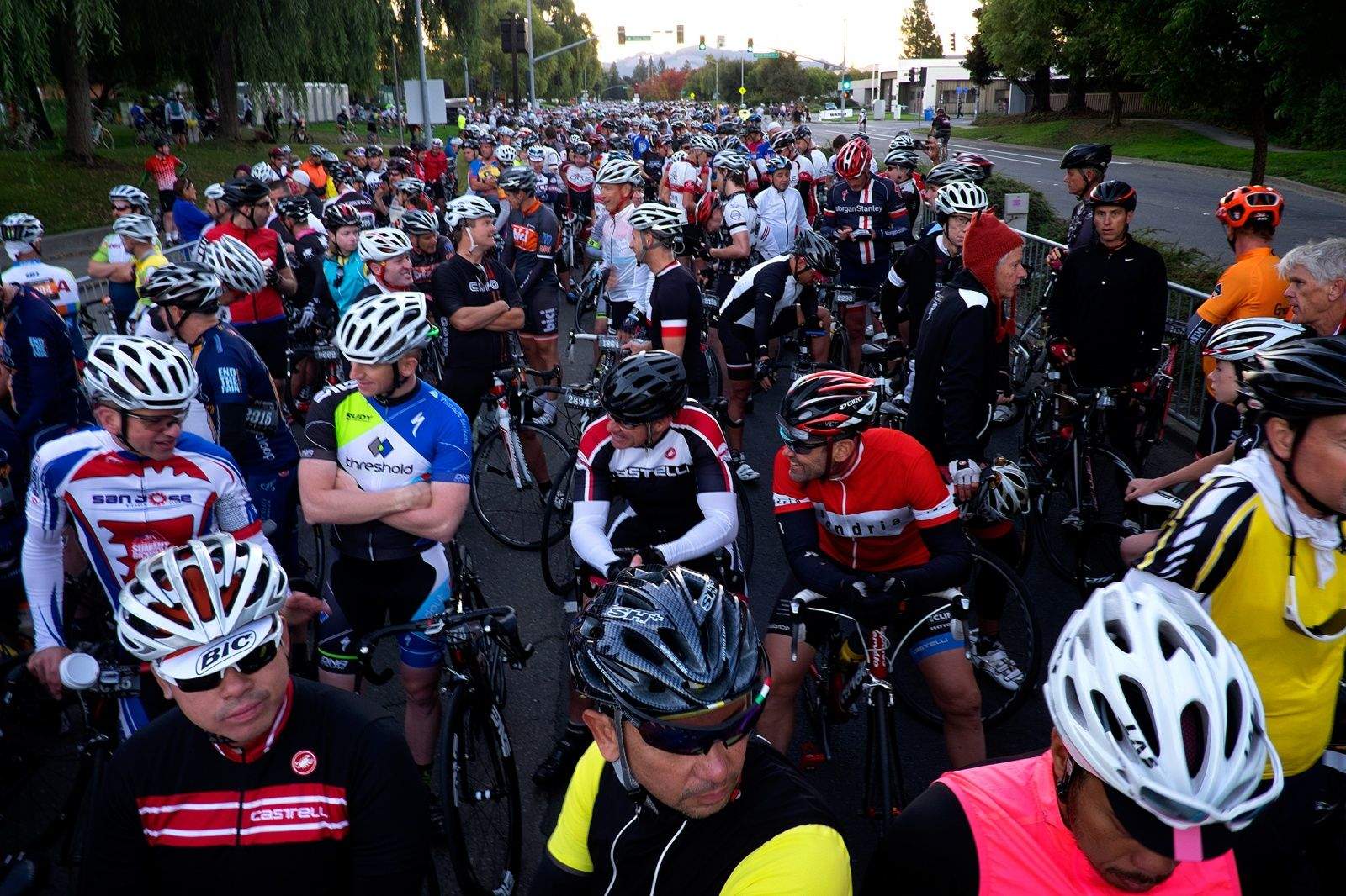 If any of these 7500 riders at Levi's Gran Fondo are on your Holiday shopping guide, we have some suggestions for you below. Photo: Jim Merithew/Cult of Mac