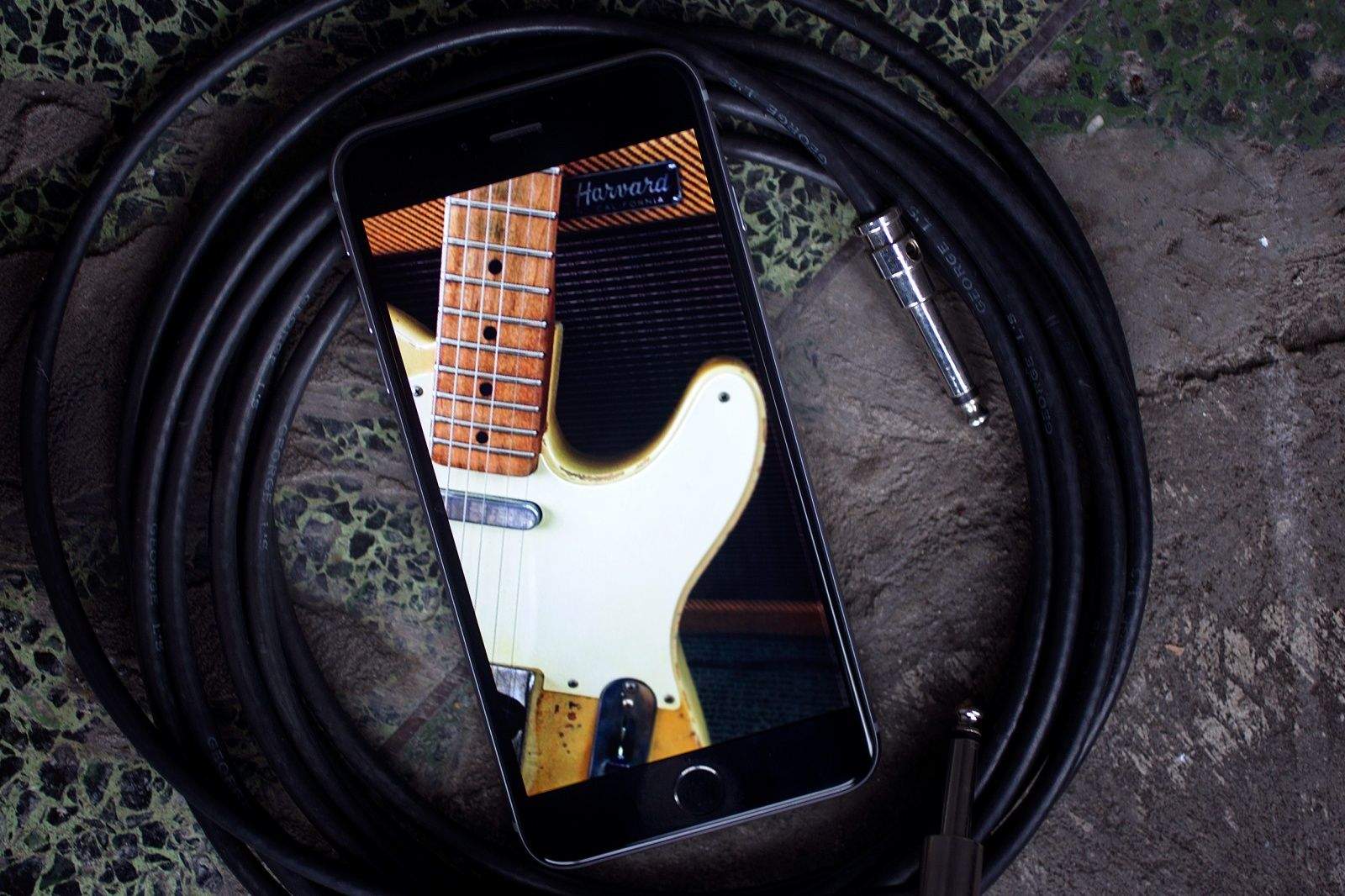 Keeping music on iOS weird. Photo: Jim Merithew/Cult of Mac