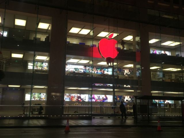 Australia was the first country to get the red Apple logos. Photo: Mashable