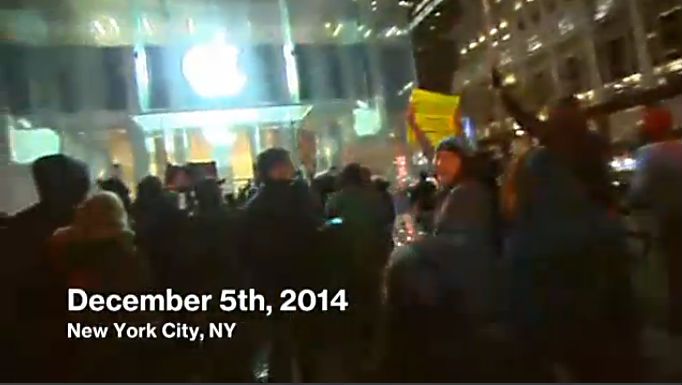 Protesters upset with the Eric Garner grand jury decision descend upon the Apple Store on Fifth Avenue in New York. Photo: MSNBC