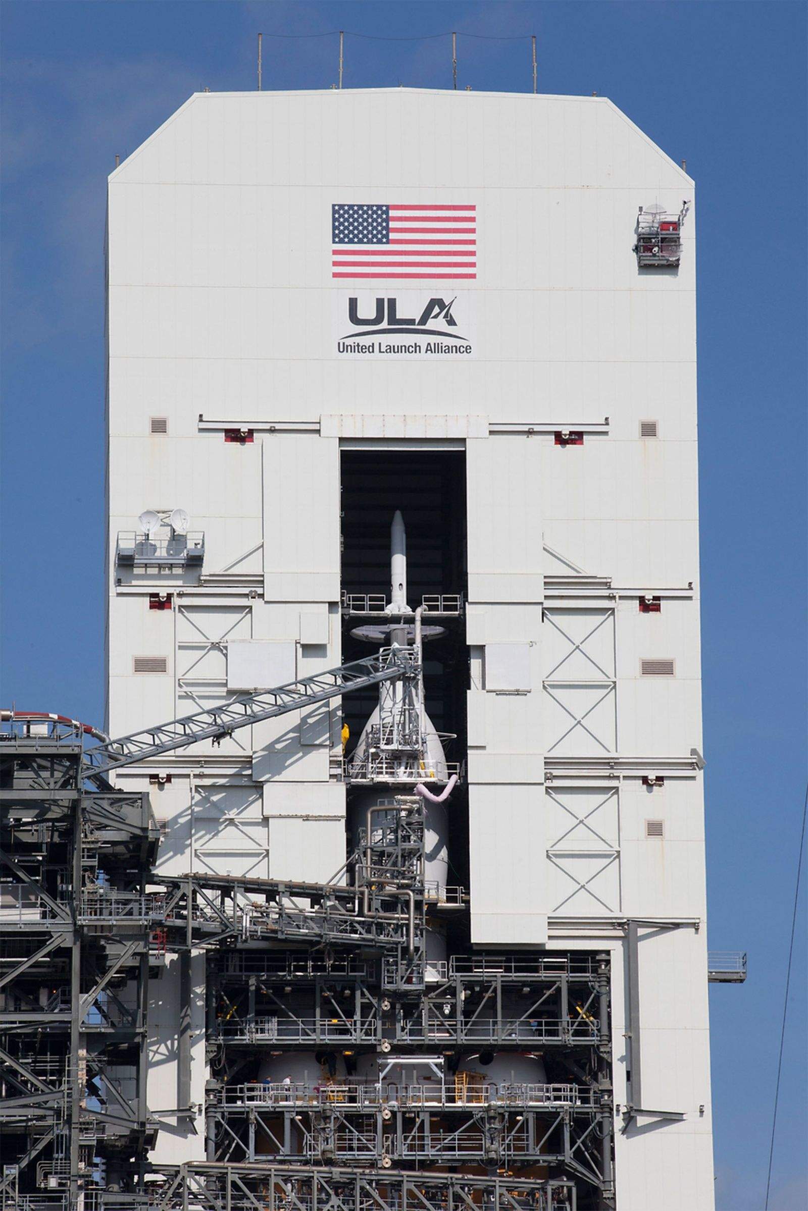 Orion on the launch pad set for an unmanned test flight.  Photo by Kim Shiflett/NASA