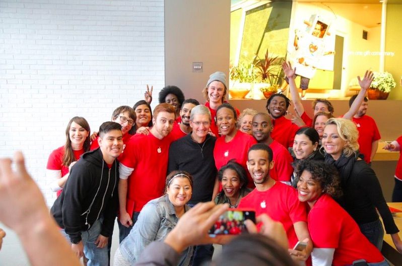 Tim Cook made a stop by the Senate after his Apple Store visit. Photo: Apple