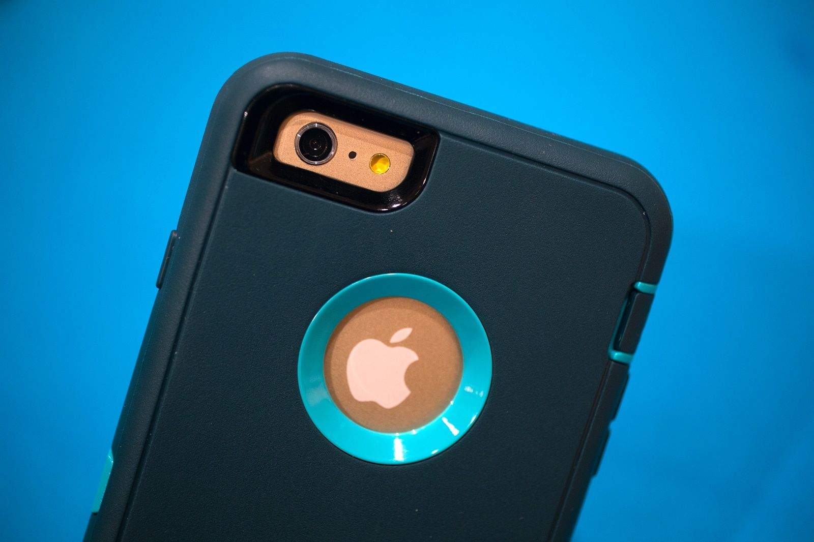 Otterbox finally has your iPhone 6 and 6 plus covered. Photo: Jim Merithew/Cult of Mac