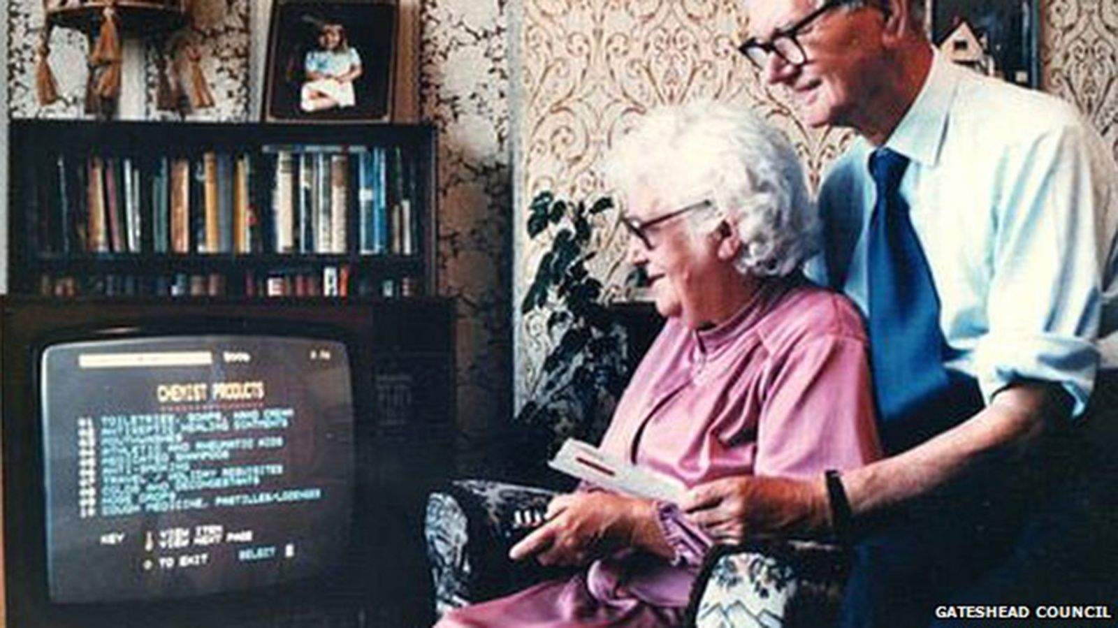 Jane and Ned Snowball shopping online in 1984. Photo: Courtesy of the Aldrich Archive