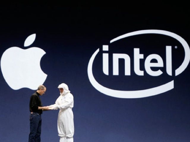 Steve Jobs and Intel employee at keynote.
