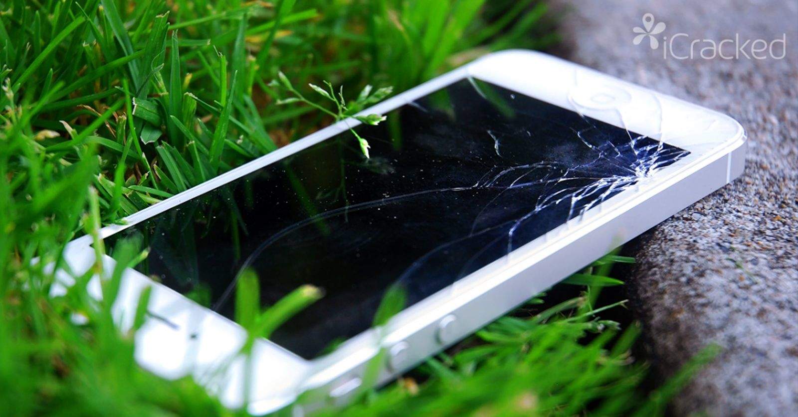 The repair service iCracked will fix Apple and Samsung phones on the spot. Photo: iCracked