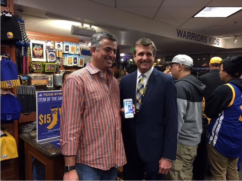 Eddy Cue spotted sporting an Apple Watch at a basketball game! Photo: CNET