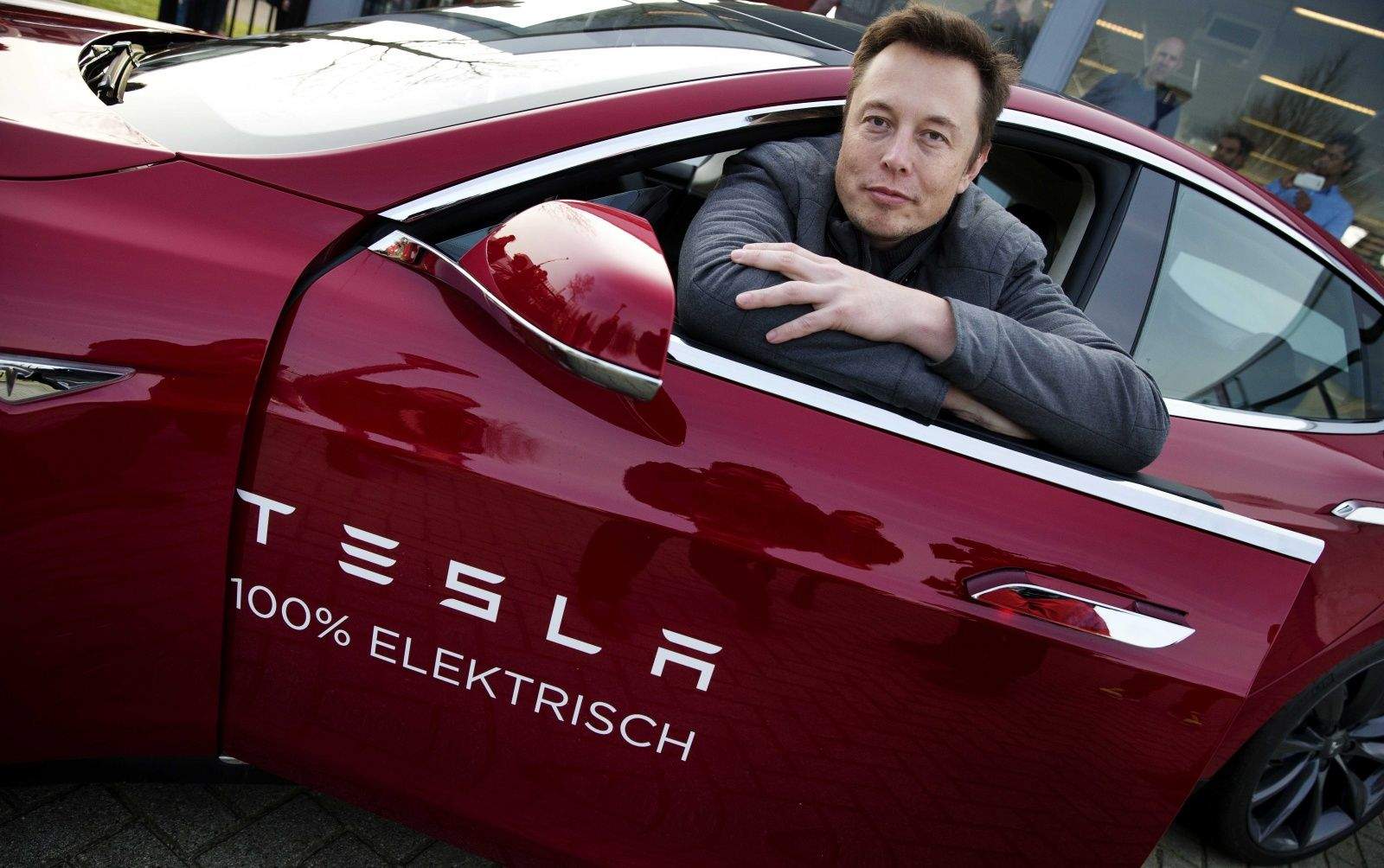 The billionaire founder of Tesla, Elon Musk, has been aggressively poaching Apple engineers.
