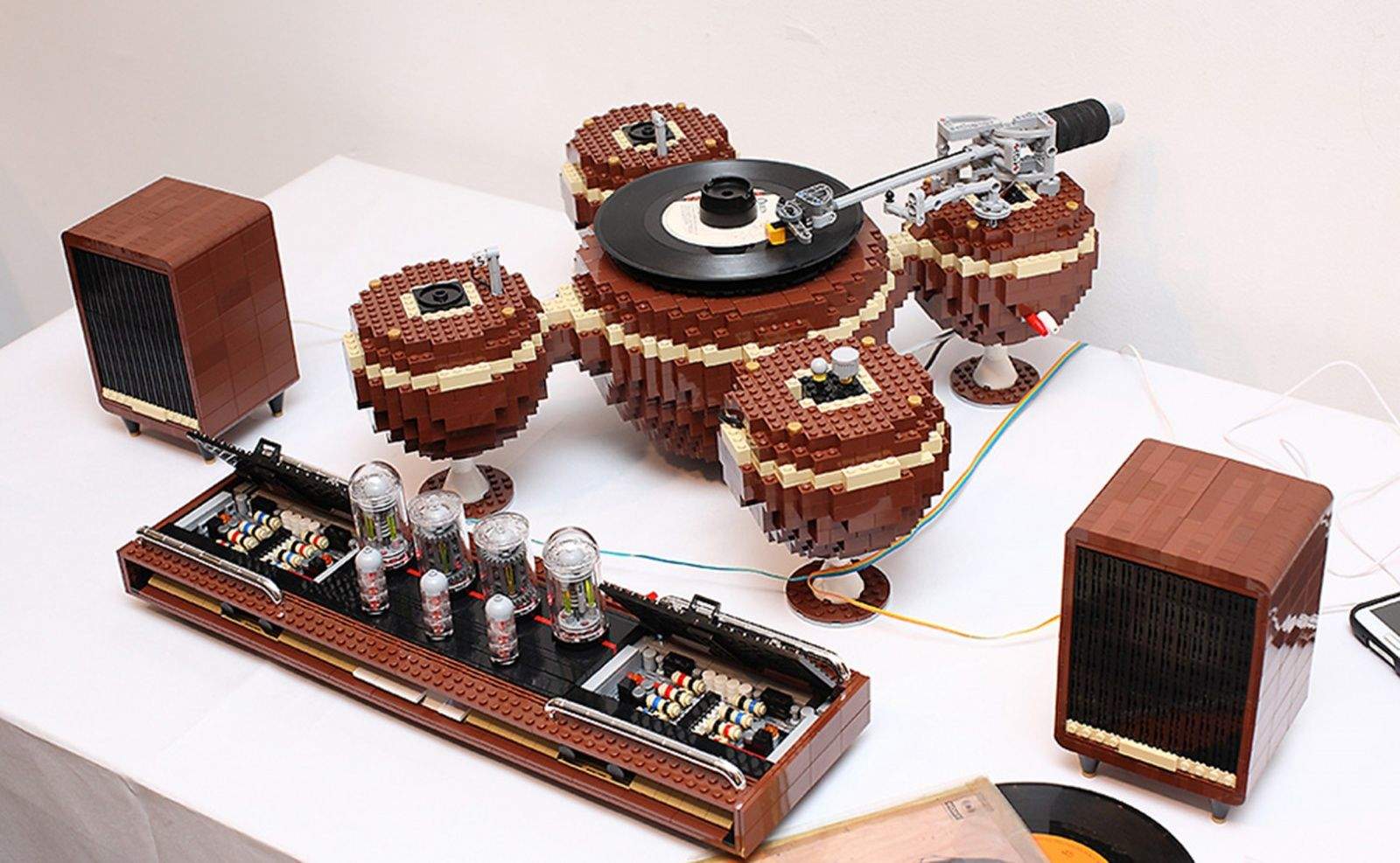 Working turntable, speakers and tube amp by LEGO artist Hayarobi. Photo: LoctiteGirl/Flickr CC