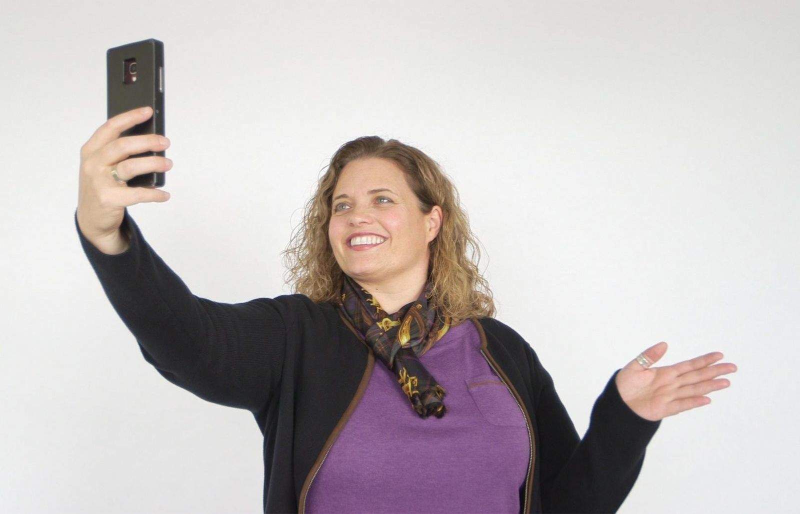 Elliptic Labs CEO Laila Danielsen shows how simple hand gestures can activate her smartphone's camera. Photo: Elliptic Labs