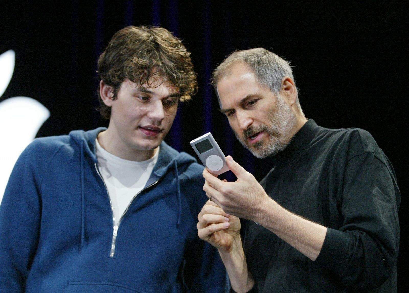 John Mayer and Steve Jobs at the iPod Mini unveiling. Photo: Apple
