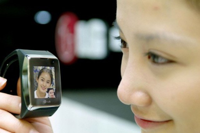 LG introduced face-to-face communication in a watch in 2008. Photo: LG