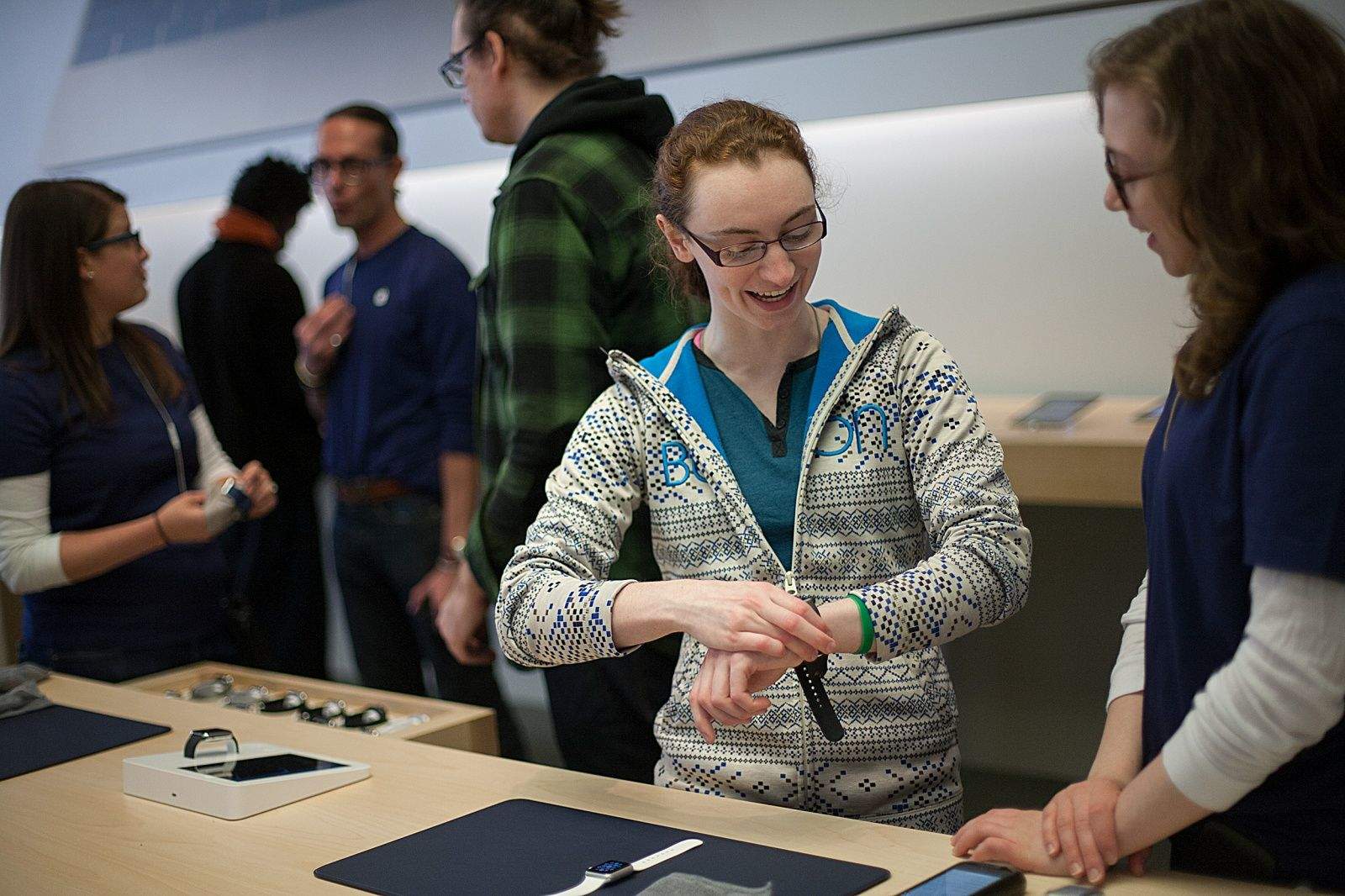 Shannon Stroh, of Plymouth, Minn., tries on a Apple Watch at the downtown Chicago store. Photo: David Pierini/Cult of Mac
