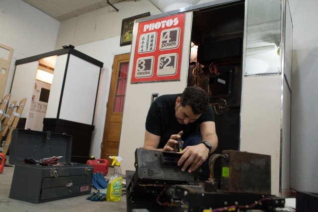 Anthony Vizzari repairs a photo booth in his Chicago studio. Photo: David Pierini/Cult of Mac Anthony Vizzari repairs a photo booth in his Chicago studio. Photo: David Pierini/Cult of Mac
