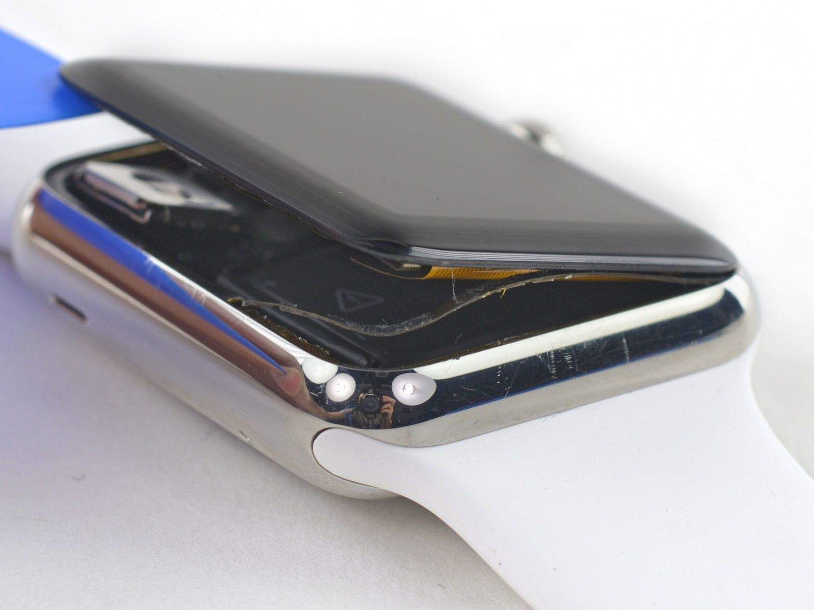 You can make repairs to Apple Watch on your own. Photo: iFixit