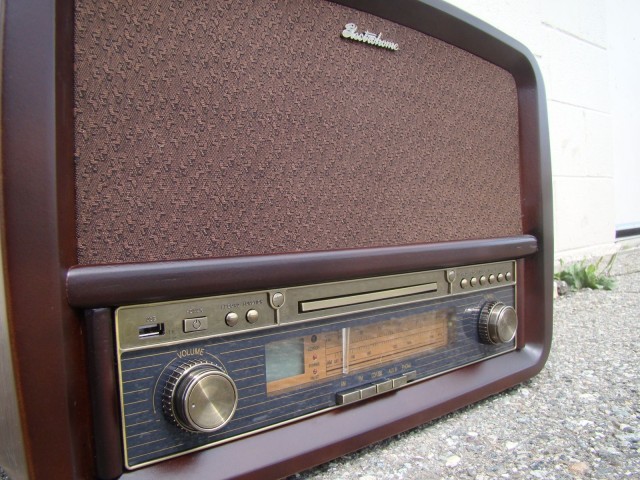 Classic style gives this turntable some street cred.