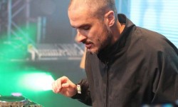 zane-lowe-live-640x360
