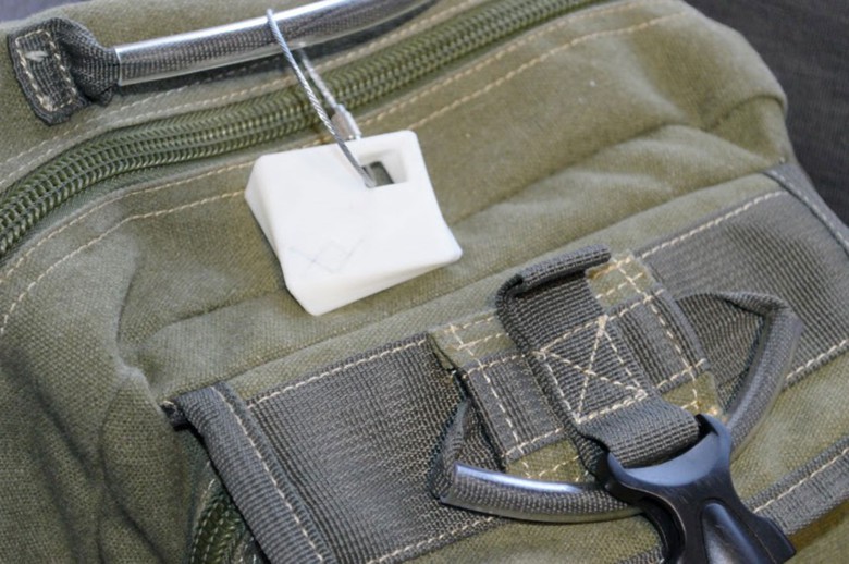 You can share photos without pulling out your phone. Tap the button on the XY Share It and people with the free app can receive your pictures. You can share photos without pulling out your phone. Tap the button on the XY Share It and people with the free app can receive your pictures.