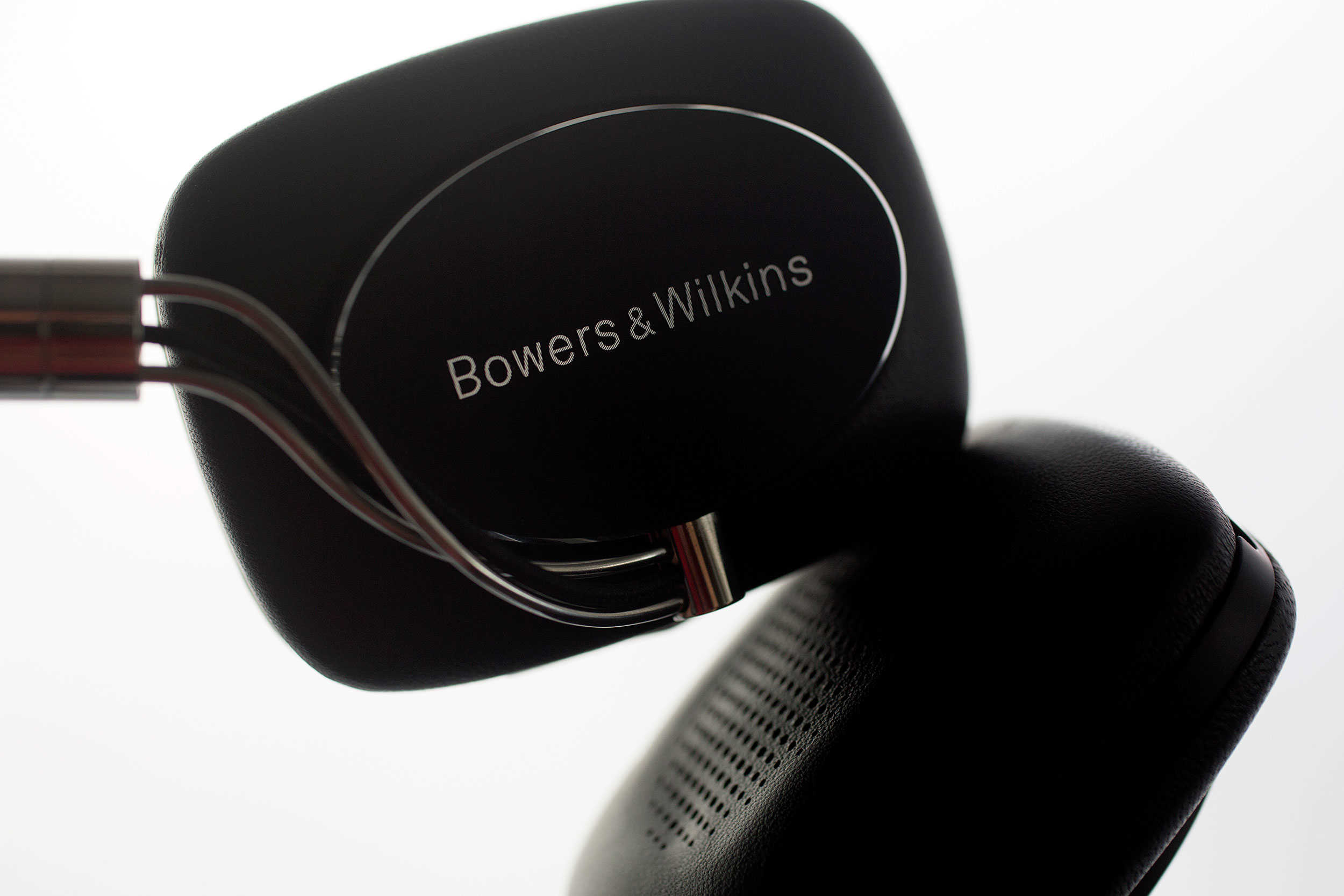 Bowers & Wilkins' P5 Wireless headphones make us believe in Bluetooth.