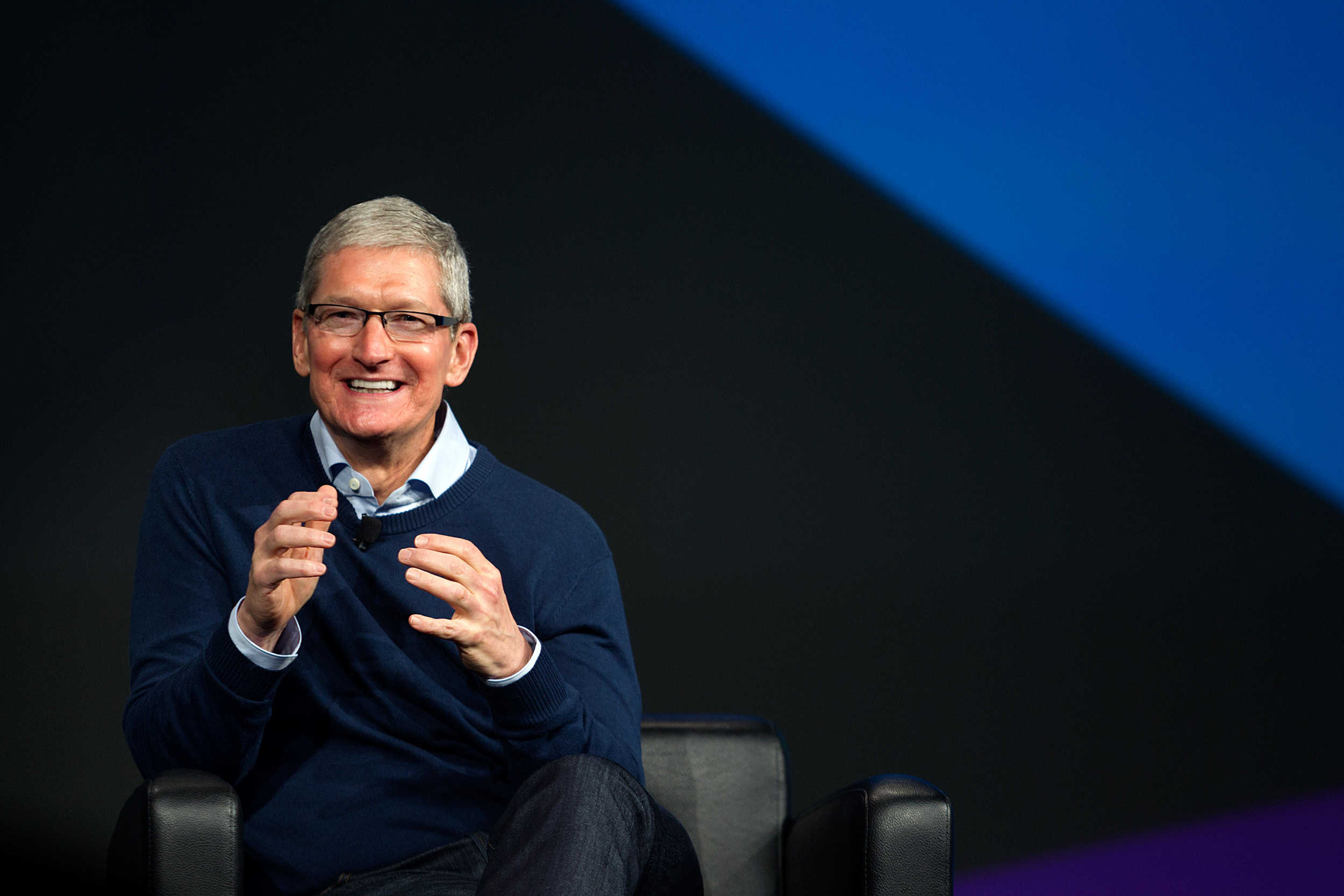 Tim Cook takes home $125 million for Apple’s best year since 2009