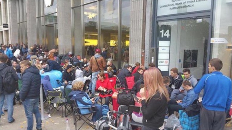 Apple Store Hamburg line iPhone 6s