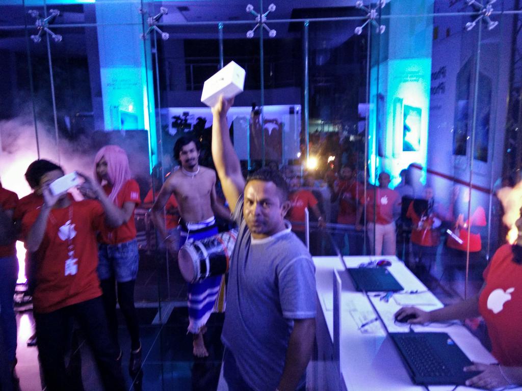 Hussain Solih was the first person in the Maldives to get his hands on iPhone 6s. I love the drums in the background.