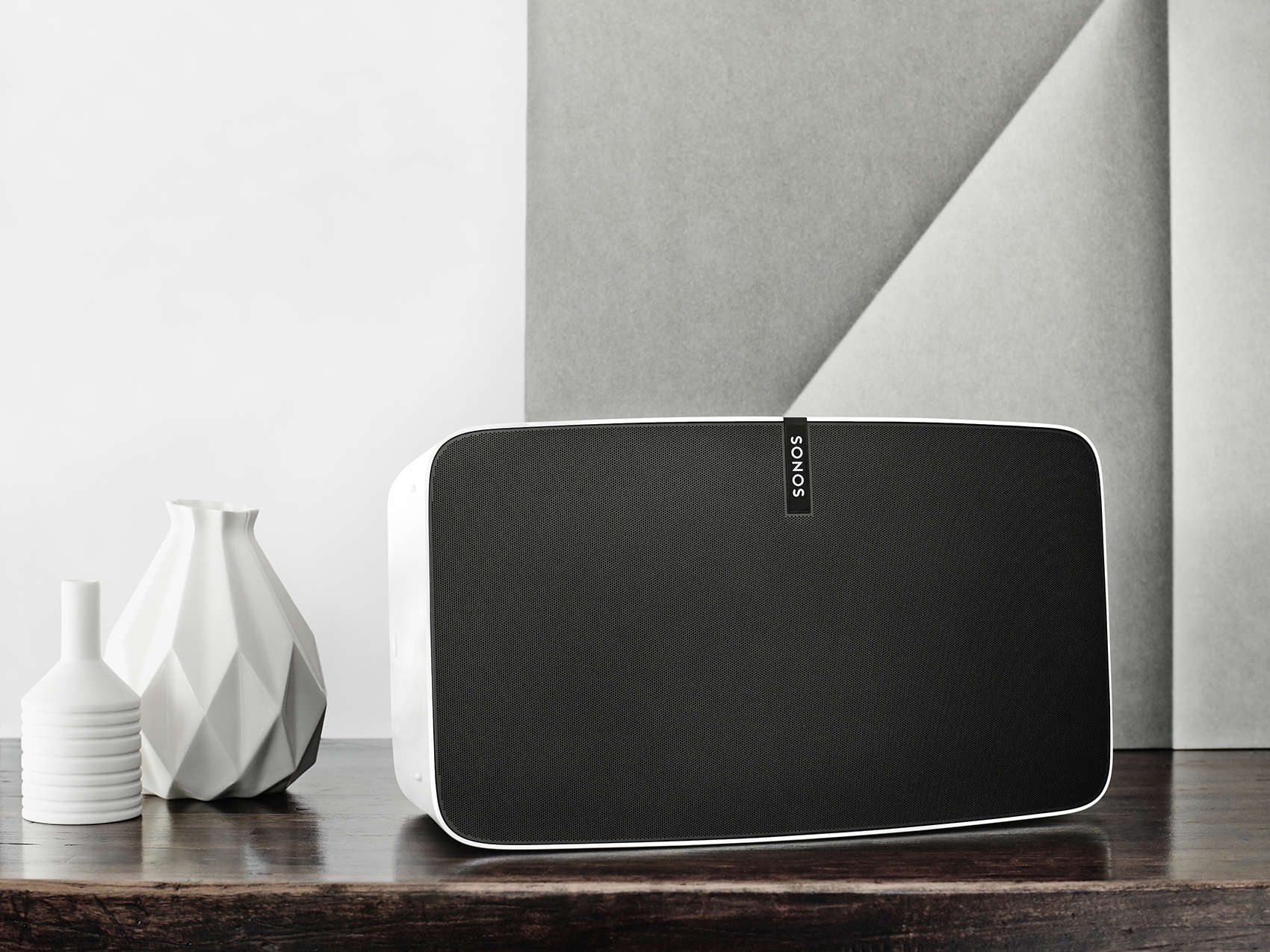 The SONOS PLAY: 5 smart speaker analyzes the acoustics of a room and adjusts the sounds.