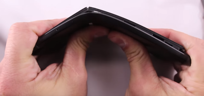 bendgate-is-back-watch-the-nexus-6p-fold-insanely-easily-image-cultofandroidcomwp-contentuploads201510Screen-Shot-2015-10-30-at-144643-png