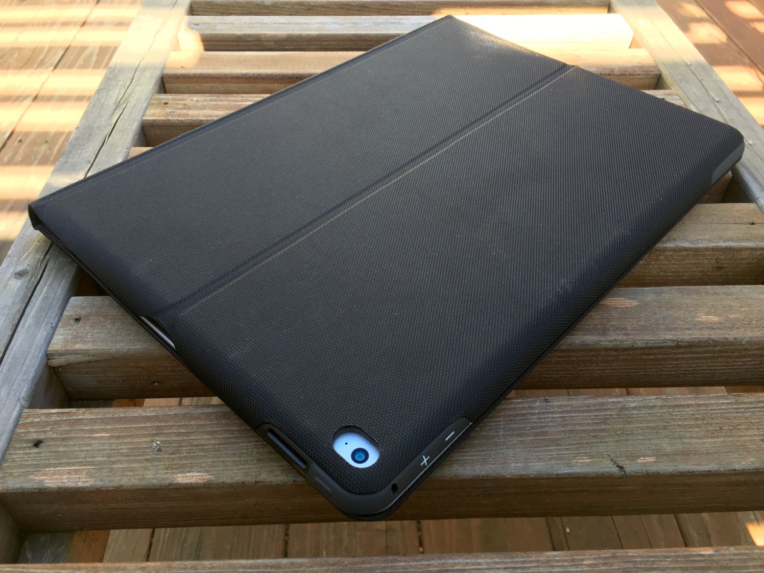 Review Logitech's keyboard case for iPad Pro makes it a proper laptop