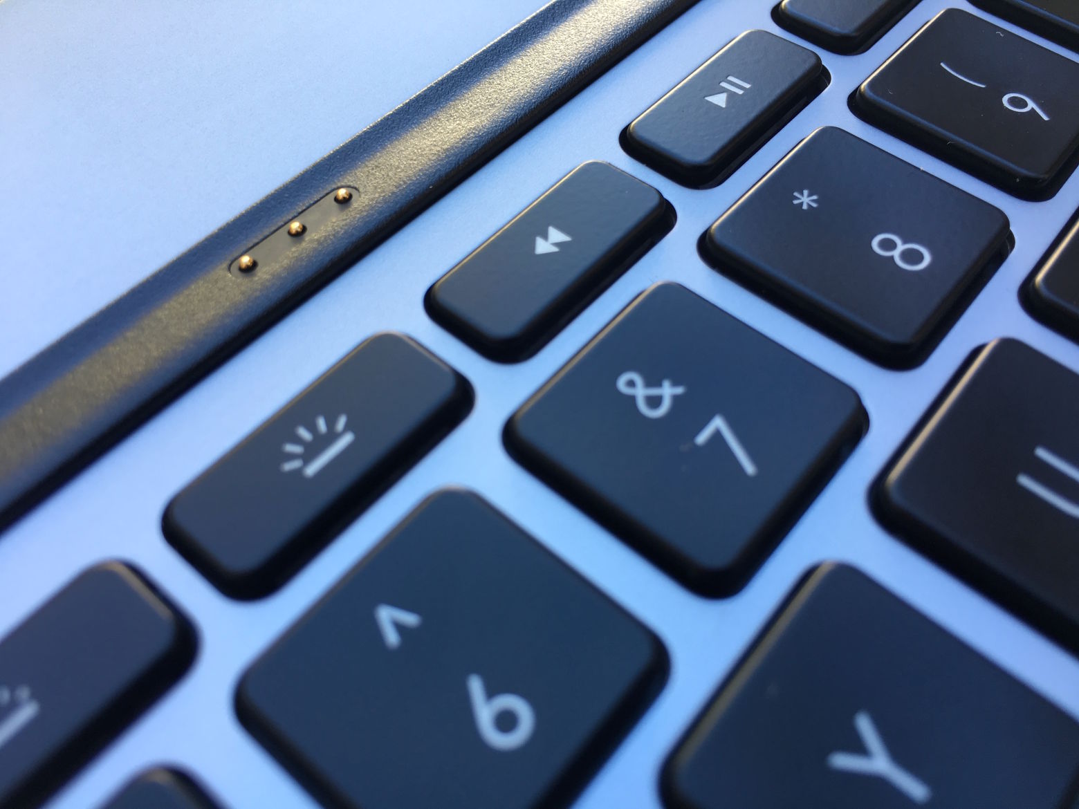 Review Logitech's keyboard case for iPad Pro makes it a proper laptop